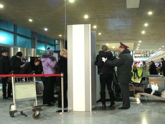 Пассажиры рейса Москва-Екатеринбург стали заложниками подгулявших попутчиков