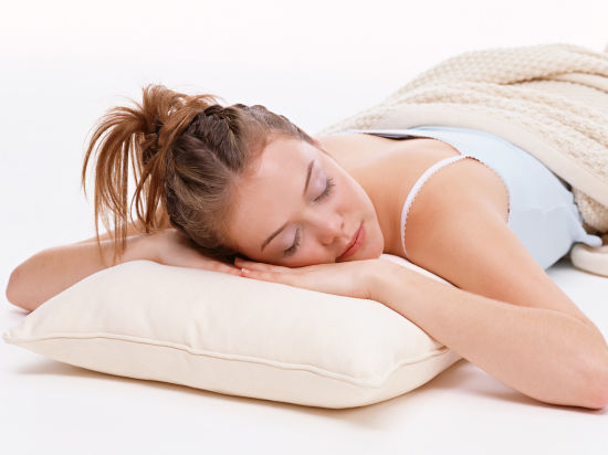 Влажная подушка может стать причиной головных болей