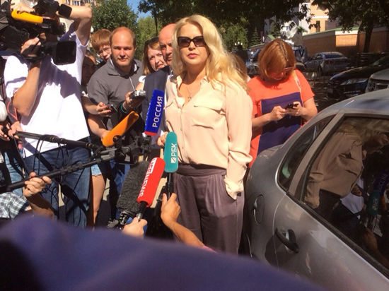 Васильеву потрясли события на Украине. Она нарисовала картину про сбитый Васильеву потрясли события на Украине. Она нарисовала картину про сбитый