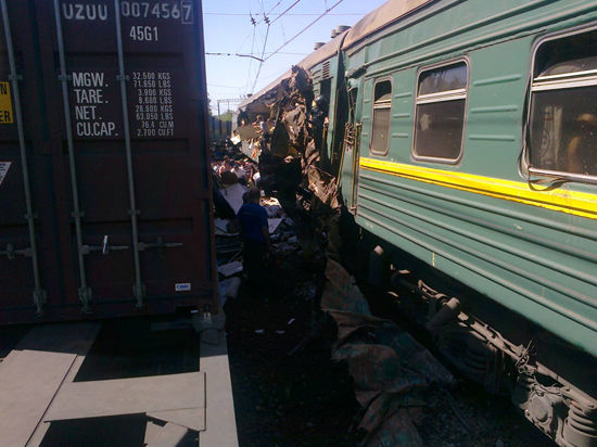Грузовой поезд столкнулся с пасажирским составом под Наро-Фоминском