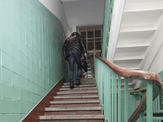 Устанавливать стеклянные двери в подъездах жилых домов в Москве, как это было в советское время, предлагают местные депутаты