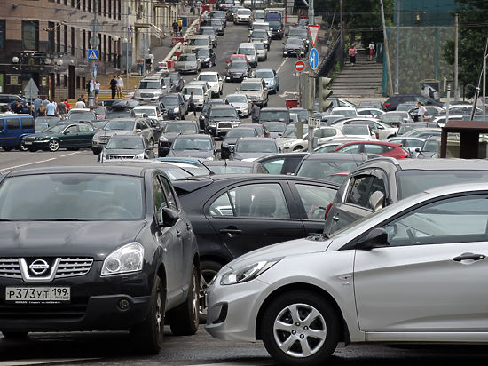 Управлять автомобилем подростки будут под присмотром взрослых