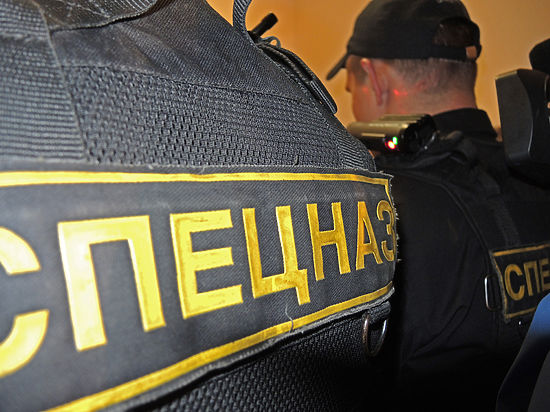 Задержанного доставили в отделение полиции у метро "Авиамоторная"