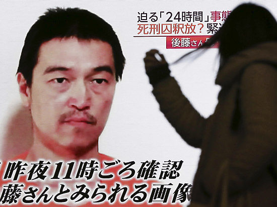В обмен на его жизнь они требуют освободить приговоренную к смерти террористку – судьба японского заложника остается под вопросом