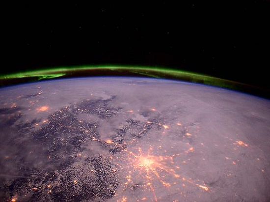 Сотрудник НАСА на русском языке выразил свой восторг в Twitter, подписав фотоснимок ночной столицы России