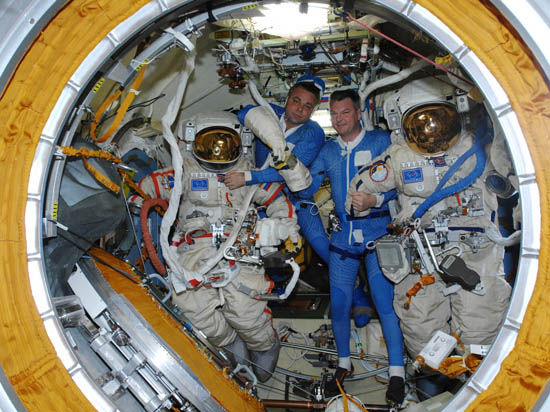 Члены российского экипажа МКС выйдут за борт в 40-й раз за все время работы станции
