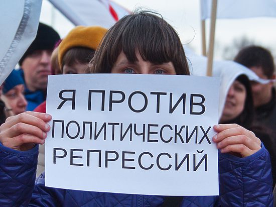 Митинг за отставку главы Карелии странным образом совпал с патриотической акцией (ФОТО)