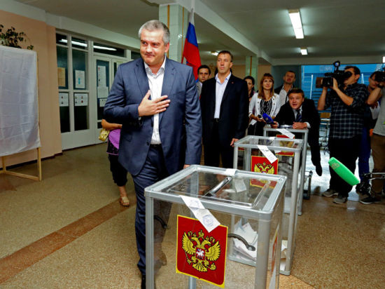 Аксенов попал в «десятку», а Константинов проголосовал с музыкантами Аксенов попал в «десятку», а Константинов проголосовал с музыкантами