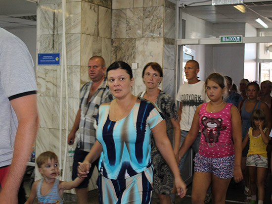 14 августа первый самолет с украинскими беженцами с двухчасовой задержкой приземлился в аэропорту «Байкал»