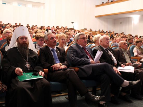 Депутаты областного парламента приняли участие в конференции работников образования