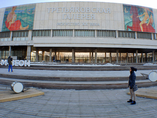 На Крымском валу стартует мультимедийная уличная выставка