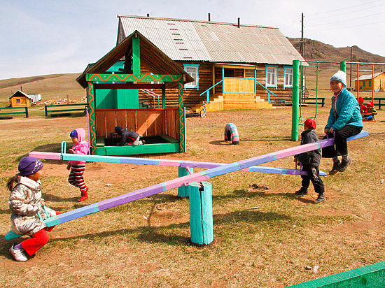 В Тарбагатайском районе начали работать первые семейные группы дошкольного образования. 