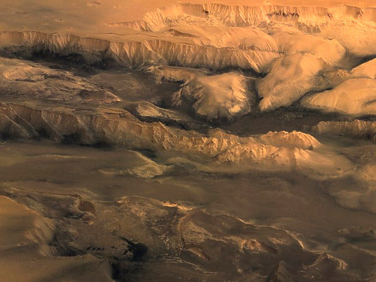 Метеорит с Красной планеты, упавший в Марокканской пустыне в 2011 году, указывает на то, что марсианская жизнь гораздо более вероятна, чем считалось до сих пор
