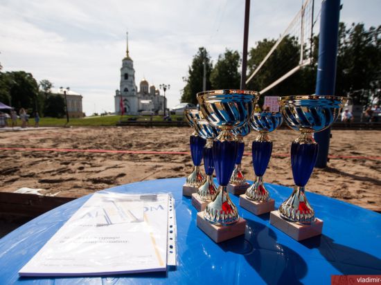 Во Владимире на Соборной площади в третий раз прошёл международный турнир по пляжному волейболу 