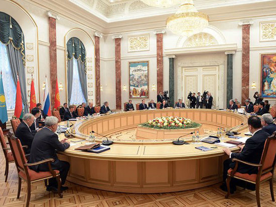 На саммите в Минске «тройка» стала «четверкой»