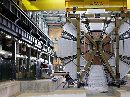 Существование этих частиц предсказывалось так называемой «кварковой моделью»