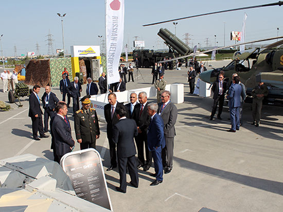 Президент Азербайджана Ильхам Алиев ознакомился с военной продукцией корпорации УВЗ
