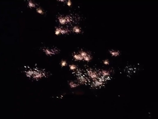 В Сети появилось новое видео обстрела Донецка зажигательными бомбами