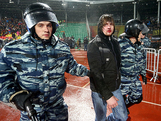 15 болельщиков московского "Торпедо" были схвачены сотрудниками полиции