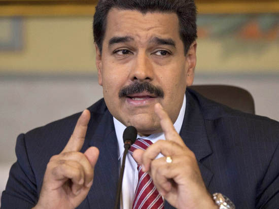 По словам президента Венесуэлы, "эти варвары" используют "зверский метод" для добычи сланцевой нефти и газа