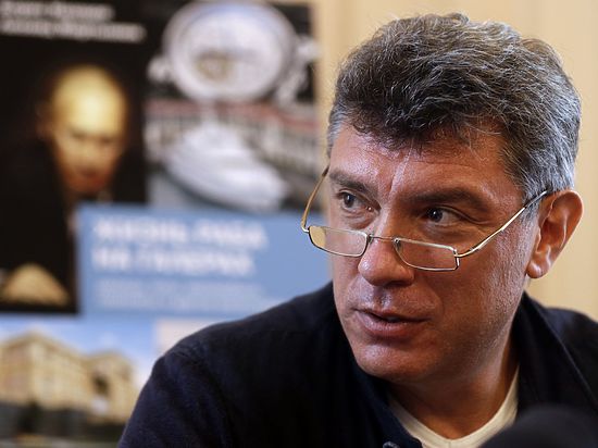 В Омске почтить память Бориса Немцова вышли около 50 человек