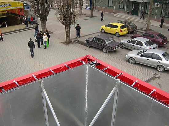 В начале рекламного века вывески для магазинов и иных учреждений создавали вручную специальные художники