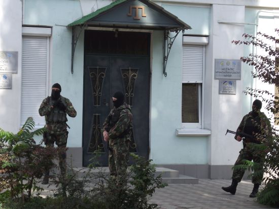 Маски-шоу: спецназ  нагрянул с обыском в представительство крымскотатарского народа