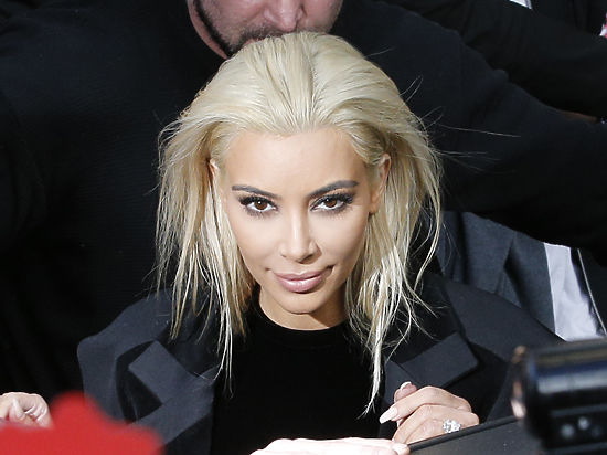 Ким Кардашьян перекрасилась в блондинку и стала похожа на... папу Драко Малфоя?