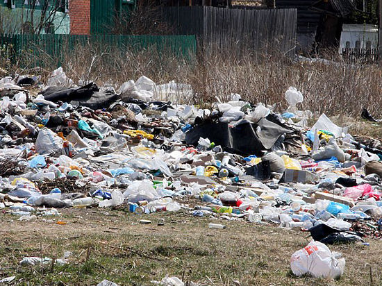 Значительная часть отходов по-прежнему загрязняет окружающую среду