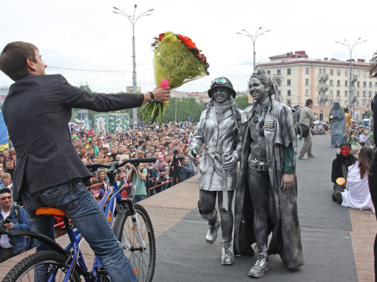 В Мурманске в День России прошёл фестиваль живых скульптур