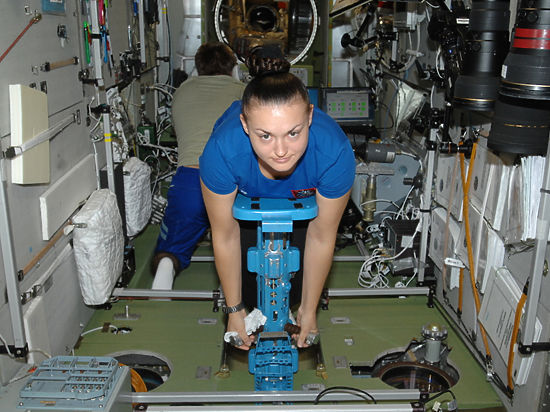 Первая россиянка, работающая сейчас на Международной космической станции, дала эксклюзивное космическое интервью «Московскому комсомольцу» прямо с орбиты