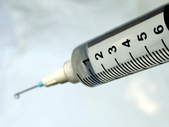 Вакцинировать будут в три этапа