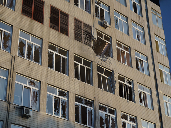 Огненное кольцо вокруг Донецка продолжает сжиматься, хотя армия Новороссии пока умело «купирует» проблемы