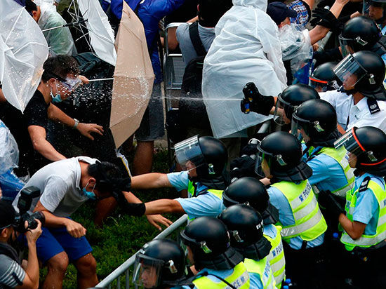 Противостояние в Гонконге усиливается. 