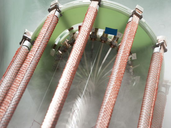 Первый в мире промышленный сверхпроводящий кабель длиной в 1 км соединил подстанции в немецком городе Эссен