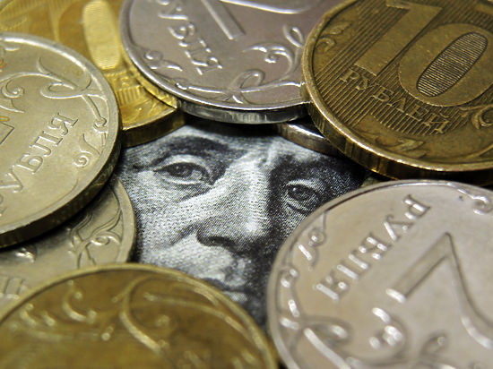 Американская валюта подешевела к рублю на 35 копеек