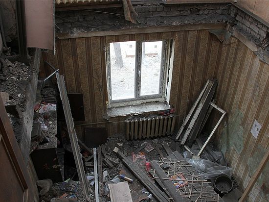 Жители дома с обрушившейся крышей возвращаются в свои квартиры…