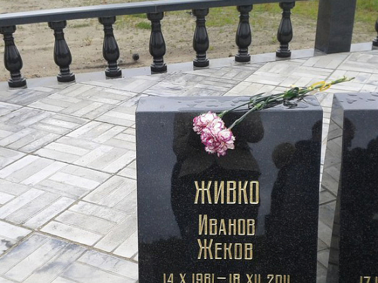 Родственников погибшего экипажа СПБУ «Кольская» возмутили ошибки на мемориале