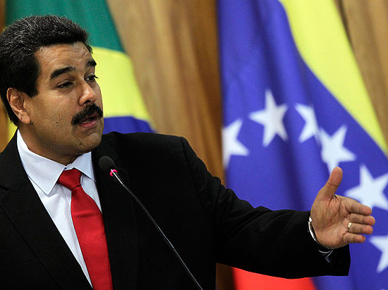 Снижение цен на нефть направлено и против Венесуэлы, уверен президент страны
