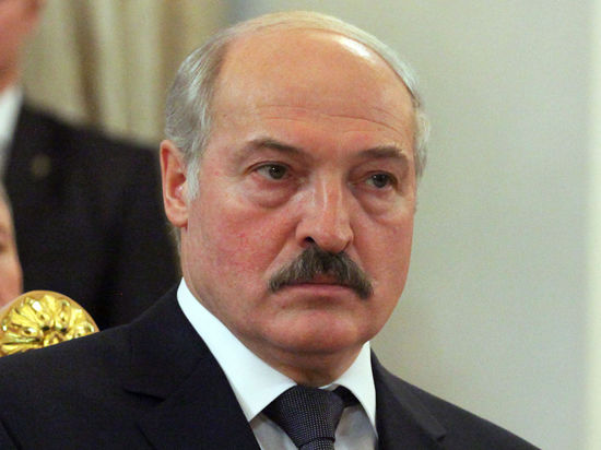 "Не надо ничего доброго, что было в советские времена сделано, отбрасывать, в том числе и терминологию", - заявил белорусский лидер