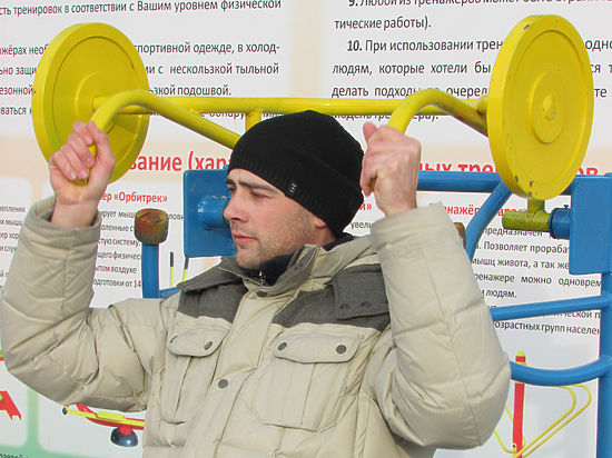В Ленинском районе Барнаула установили уличные тренажеры