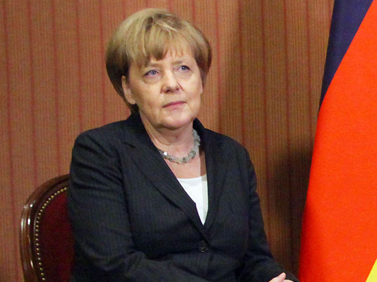 Украинские пользователи оставляли комментарии на странице канцлера Германии, в которых она сравнивается с нацистами