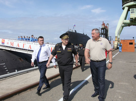 Военный судоремонтный завод в Большом Камне, где создаётся современнейший судостроительный комплекс, посетили зампред правительства РФ и глава Приморья 