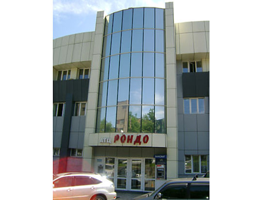 Вот уже месяц без отопления стоит одно из офисных зданий в центре Владивостока по адресу: Народный проспект, 28, названное АТЦ «Рондо»
