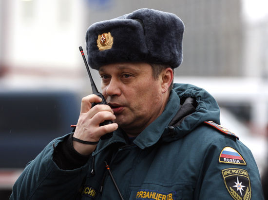 Спасатели пытаются освободить женщину под завалами дома в Николаеве Спасатели пытаются освободить женщину под завалами дома в Николаеве