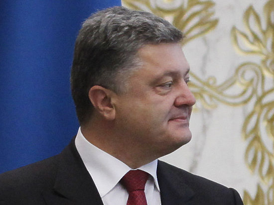 При этом он отметил, что "единым государственным языком есть и будет оставаться украинский", выразив уверенность, что около 90% украинцев поддержат "унитарность страны" 