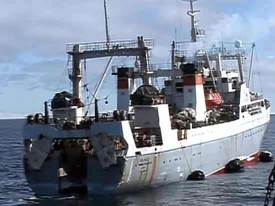Следствие рассматривает несколько версий гибели десятков рыбаков на траулере «Дальний Восток»