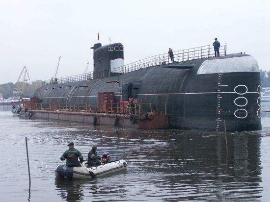 Ранее служба радиоперехватов зафиксировала переговоры субмарины с Калининградом 