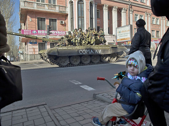 А Луганск уже перешел, но рублей у жителей нет