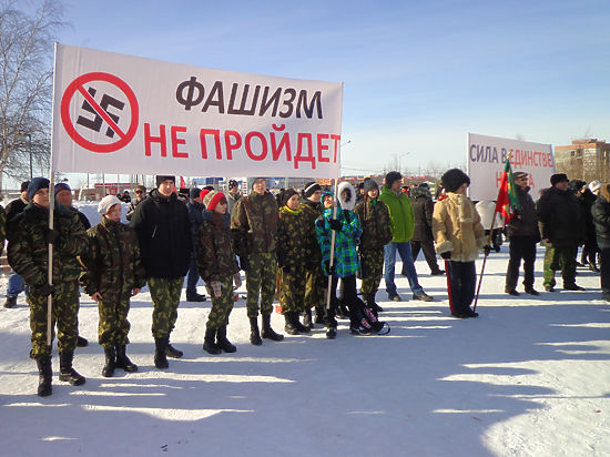 Сотни сургутян выразили поддержку жителям ДНР 
